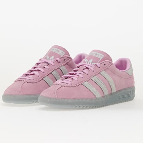 adidas Shoes - Like New Adidaa Bermuda Sneakers